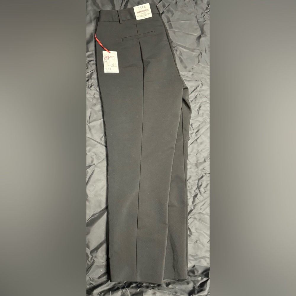 NWT Elle Mid Rise Curvy Fit Size 12